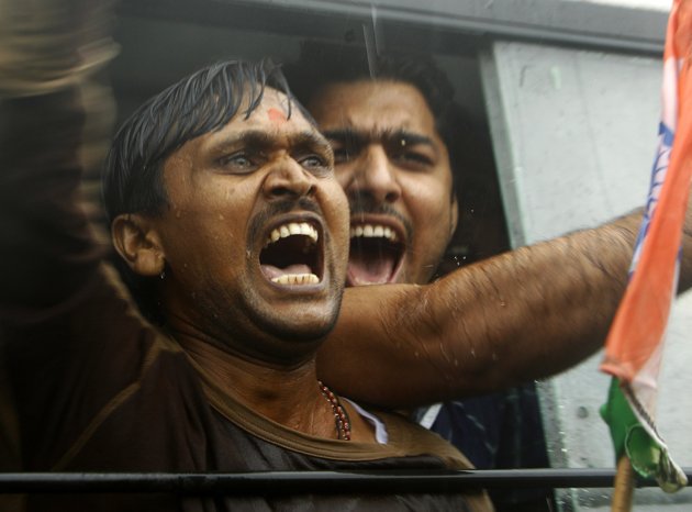 गूंज उठा देश