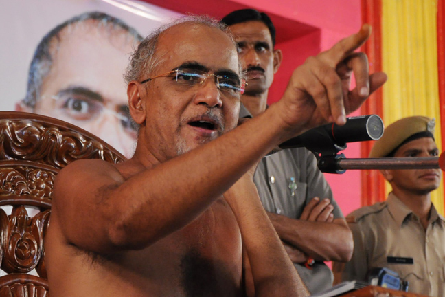 मैं भगवान की कथा नहीं, जीवन की व्यथा सुनाने आया हूं : मुनिश्री तरूणसागर