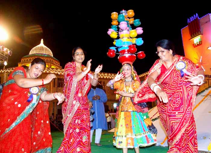 दीपावली मेला, प्रशासन  की सख्ती और पुलिस की धमकी के साथ शुरू हुआ
