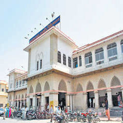 अनियमितता एवं भ्रष्टाचार की गिरफ्त  में एम.बी.सार्वजनिक चिकित्सालय
