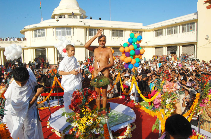 मुनिश्री तरूण सागर की  ऐतिहासिक विदाई