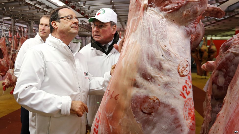 फ्रांस के राष्ट्रपति फ्रांसुआ ओलांद ने राजधानी पैरिस के नजदीक मांस के थोक बाजार का दौरा किया.