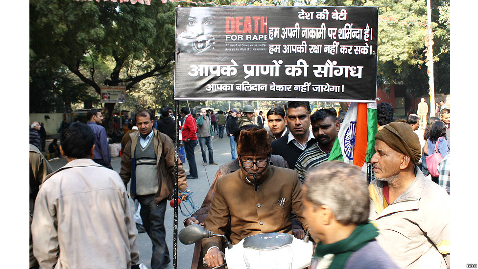 121229085622_delhi_protest_976x549_bbc