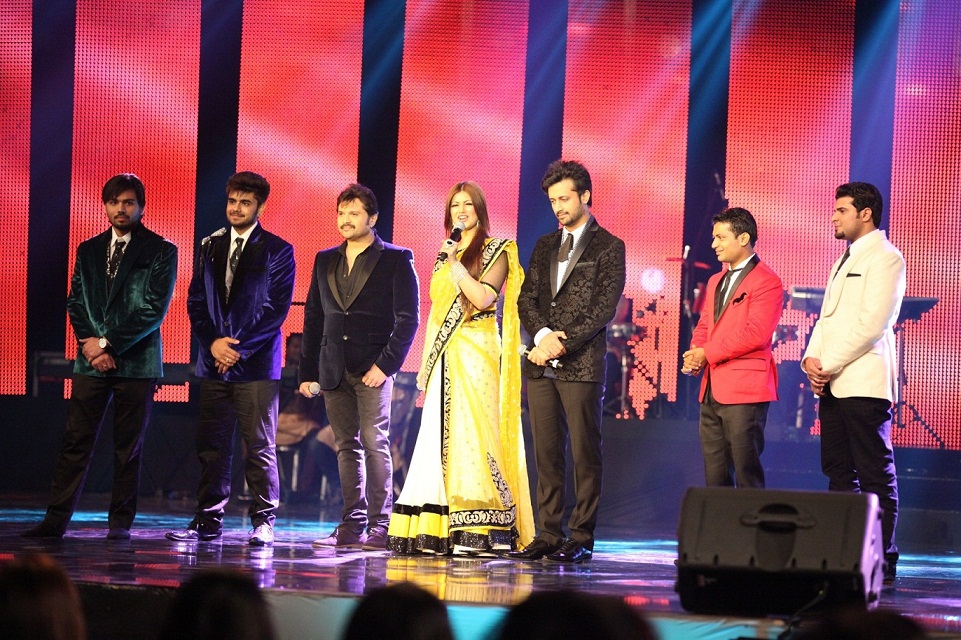 Atif - Himesh - Ayesha with the contestants