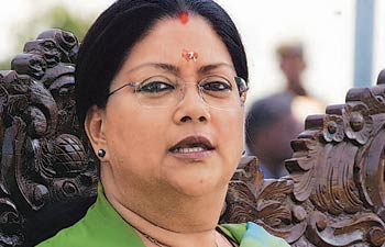 भाजपा हाईकमान अभी कटारिया के पक्ष में  झुकता नजर आ रहा है पार्टी के द्वन्द में!