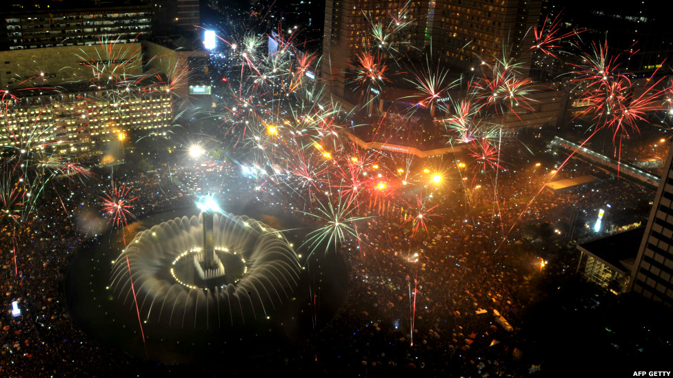 इंडोनेशिया की राजधानी जकार्ता में नए साल का स्वागत इस तरह किया गया.