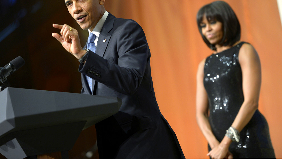 नेशनल म्यूज़ियम में मौजूद दर्शकों के बीच भाषण के दौरान किसी बात पर अपनी राय ज़ाहिर करते हुए बराक ओबामा.