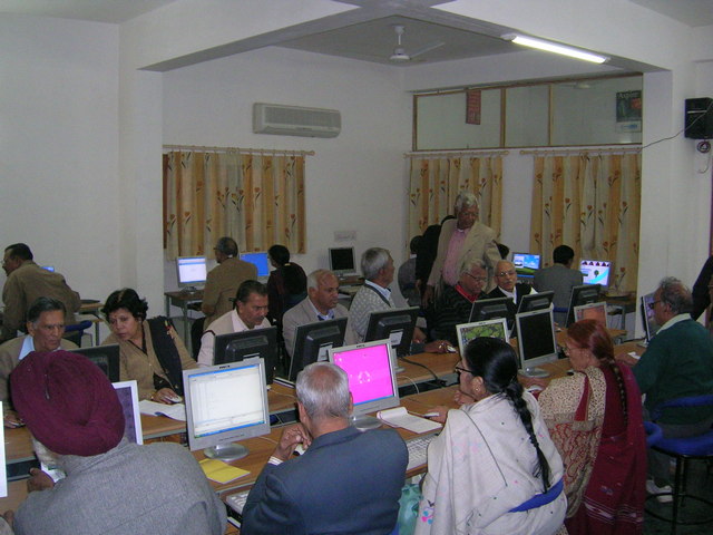 Free Computer Education Training for Senior Citizens at Aishwarya College (2)