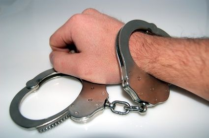 article-new_ehow_images_a07_d2_1f_open-trick-handcuffs-800x800