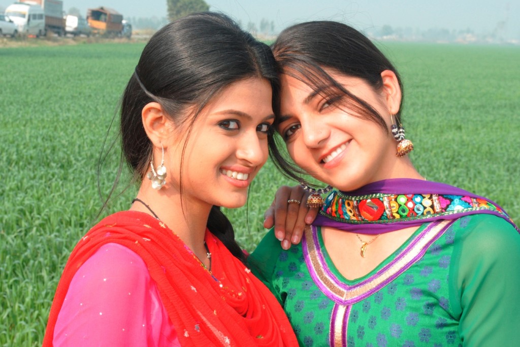 Shefali Sharma as Gurbani and Neha Bagga as Rajji