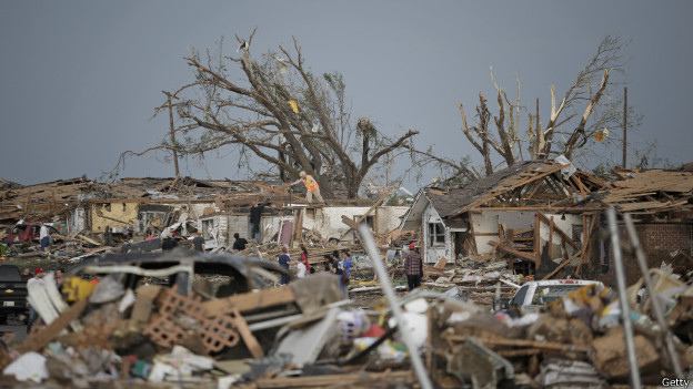 130521045004_piles_of_debris_and_mangled_trees_remain_after_a_powerful_tornado_ripped_through_the_area_on_may_20_2013_in_moore_oklahoma_624x351_getty