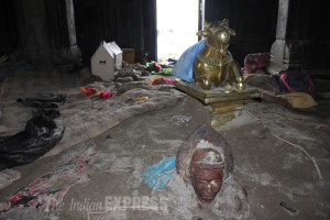 B_Id_397004_kedarnath-shrine-inside