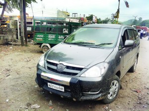 ट्रेफिक पुलिस को दिखाई रिवाल्वर
