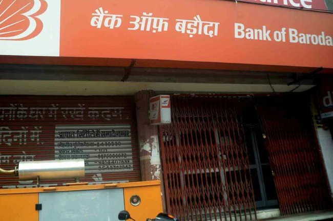 बैंक में रुपए पार हुए , थाने जाते वक़्त बस ने कुचला
