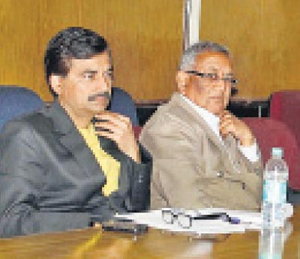 धुआं छोडऩे वाले टेम्पो बंद हों, सीएनजी से चलें वाहन