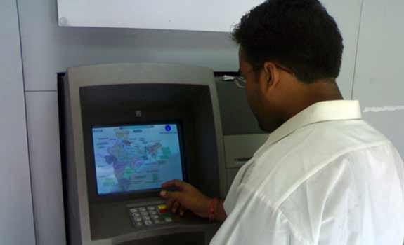 अब बैंक में खाता न होने पर भी निकाल सकेंगे ATM से पैसे