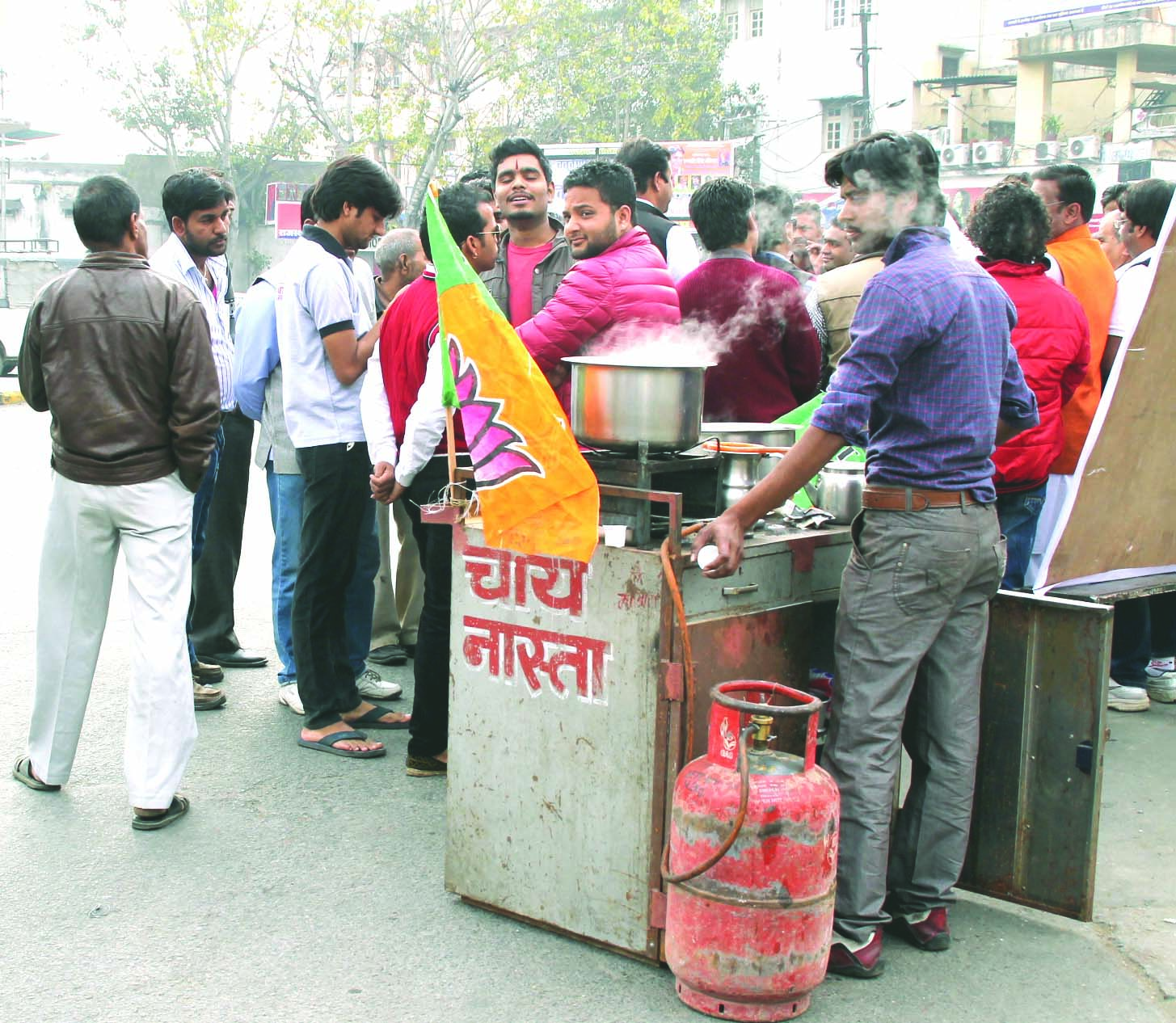 घरेलू गैस से बनी नमो चाय !