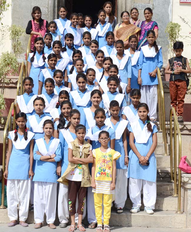 सिटी पैलेस म्यूजियम देख अभिभूत हुए विद्यार्थी