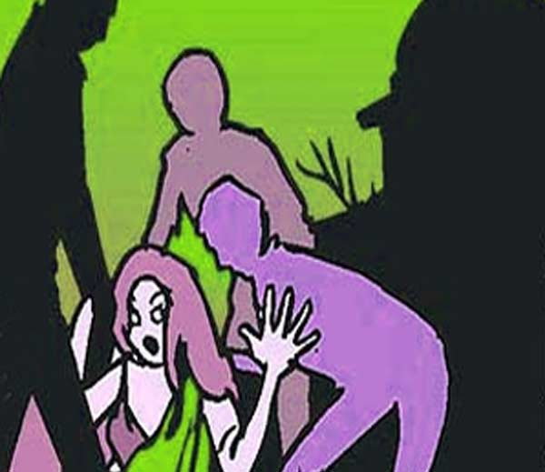 जंगल में प्रेमी को पेड़ से बांध लड़की से करते थे दुष्कर्म, एमएमएस भी बनाया