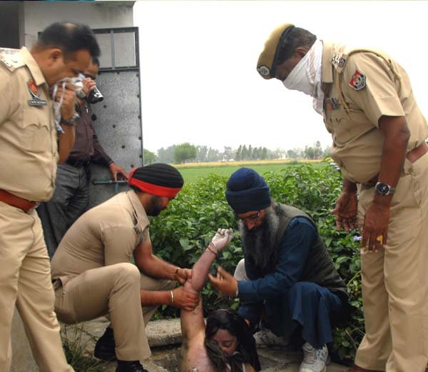 भाभी की हत्या कर शव गटर में डाला, प्रेमियों को बोला-बाहर आकर तुम्हारी बारी