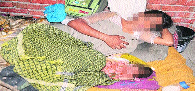 बस्ती की पंचायत करेगी फैसला, बच्चे का पिता कौन?