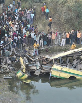 bus-accident265310-05-2014-07-37-99W