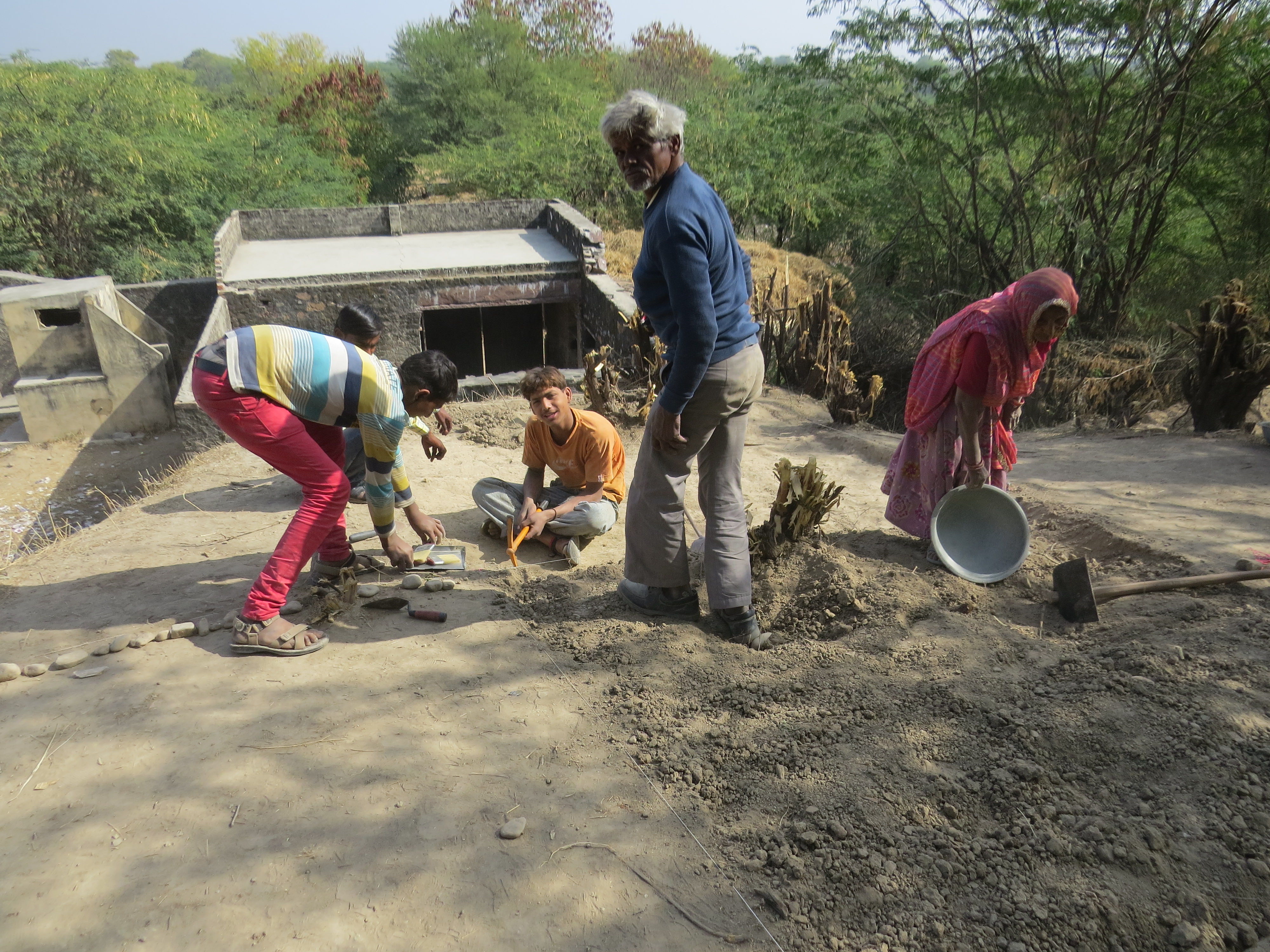 पछमता गांव में उत्खनन, विद्यापीठ वाईस चांसलर ने किया उद्घाटन