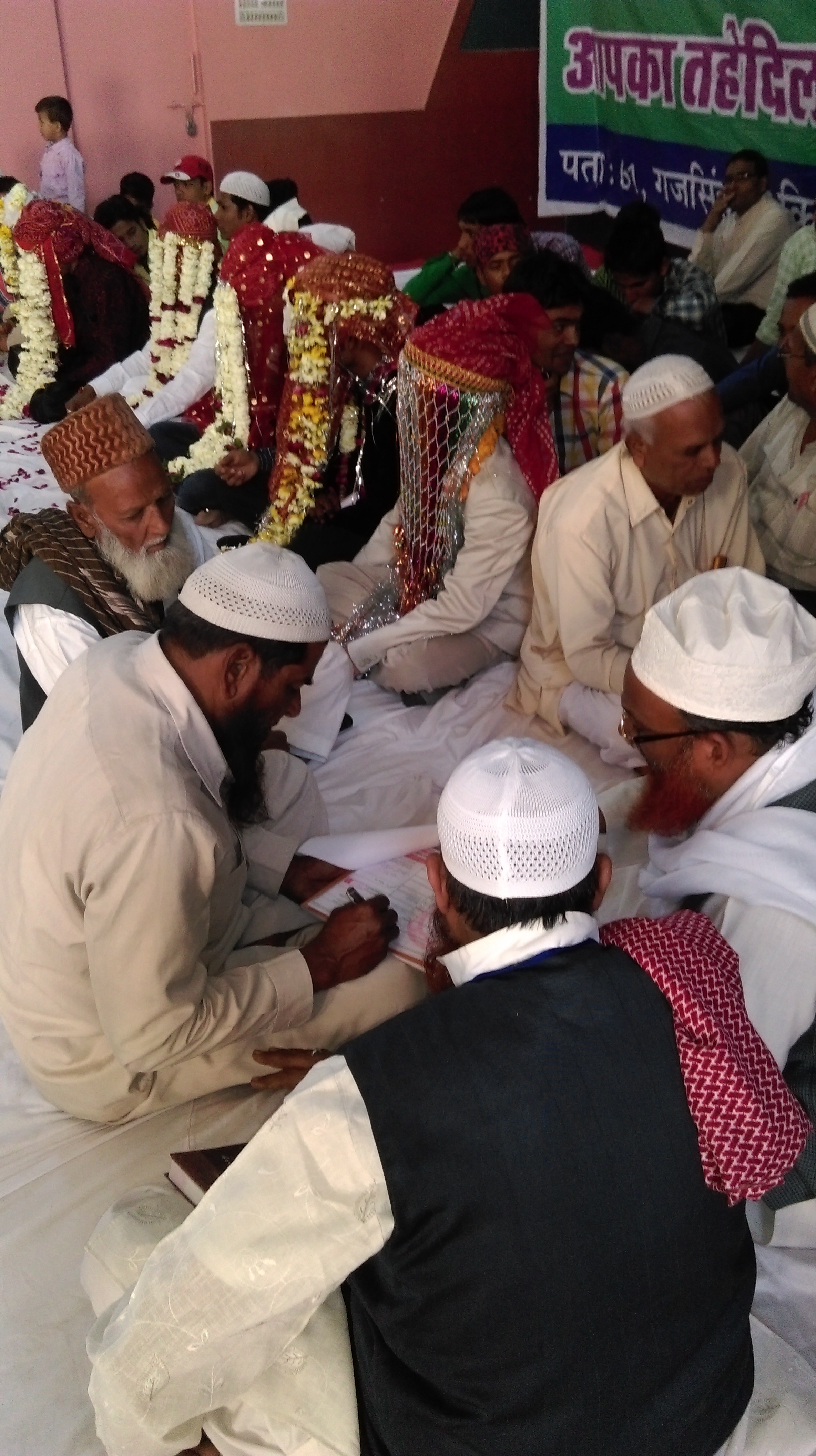 ‘‘मुस्लिम समाज के निः शुल्क सामुहिक विवाह सम्मेलन में हुआ 7 जोडो का निकाह