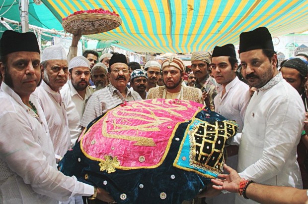 prince-yakoob-done-dargah-jiyarat-5551d4bfa1740_g