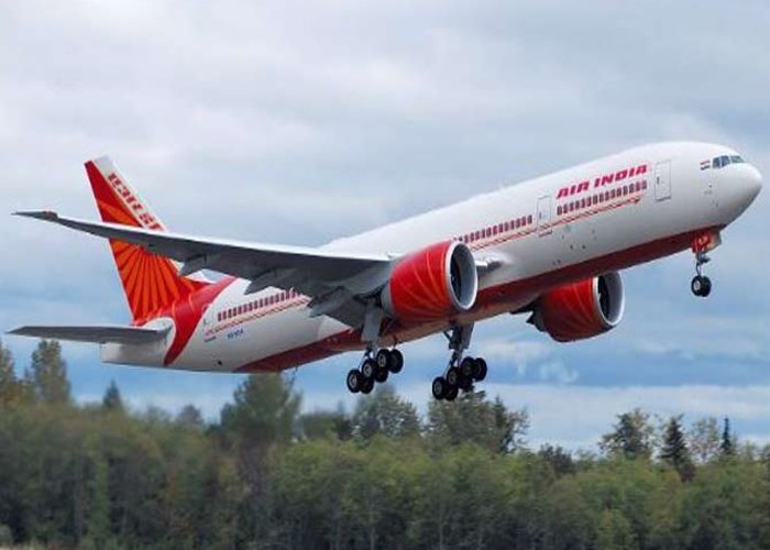 एअर इंडिया में हड़कंप: 30 पायलटों ने दिया इस्तीफा