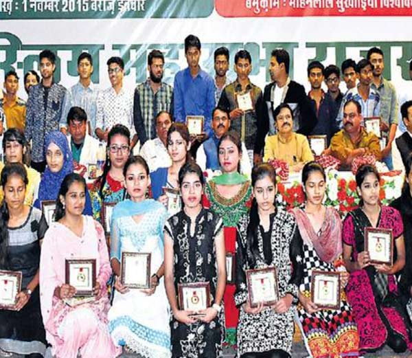 एक मंच पर हिंदू-मुस्लिम प्रतिभाओं का सम्मान
