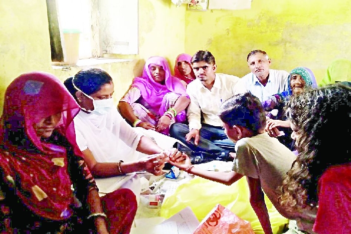 स्वाइन फ्लू: मेडिकल टीम ने घर-घर किया इलाज