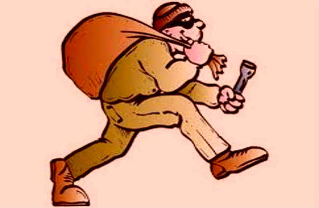 हिरणमगरी इलाके के मंदिरों में हुई चोरी की वारदात का राजफाश करते हुए पुलिस ने दो आरोपियों को गिरफ्तार किया