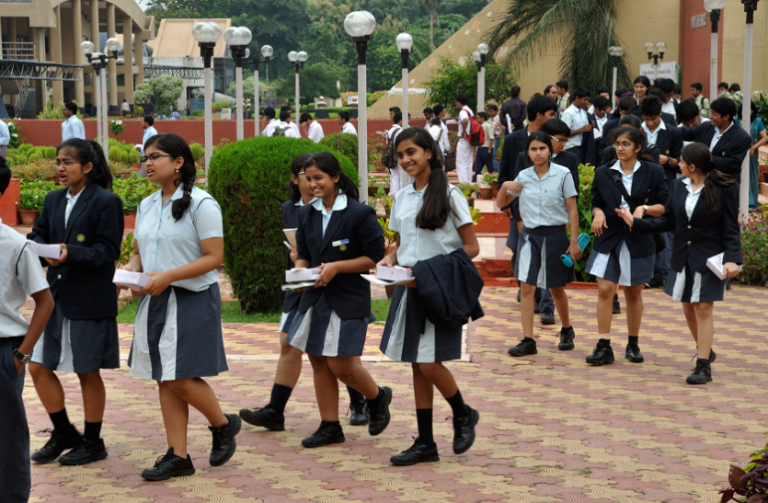 CBSE leak paper – 12वीं इकोनॉमिक्स की 25 अप्रैल को फिर होगी परीक्षा, 10वीं मैथ्स का पेपर केवल दिल्ली-हरियाणा में