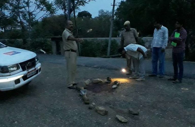 उदयपुर में बेटी के सामने बाप की चाकुओं से गोद कर की ह्त्या