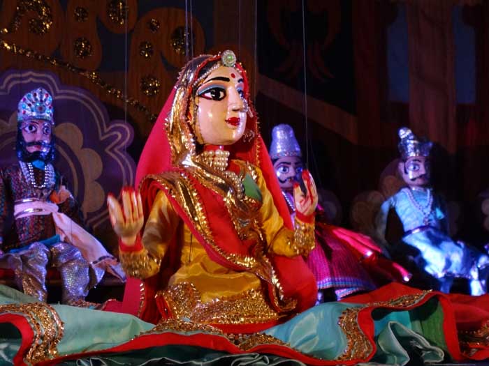 मेले के रंग में सर चढ़ कर बोला राजस्थानी नृत्यों का जादू