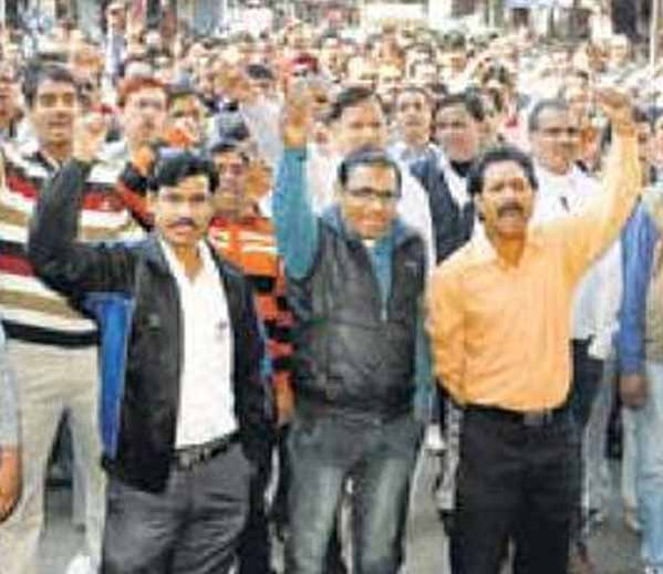 बैंककर्मी आज भी हड़ताल पर: दसवां वेतन समझौता लागू करने के लिए आज भी आंदोलन