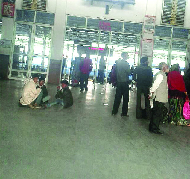 रेलवे स्टेशनों पर सुरक्षा में कोताही से अनहोनी की आशंका