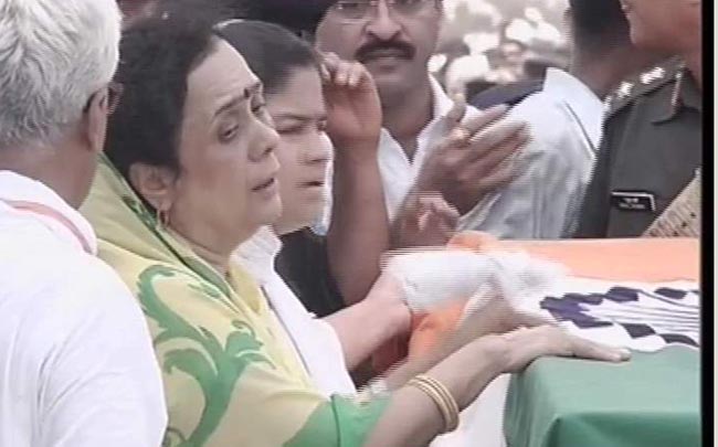 रेजीडेंट डॉक्टरों की हड़ताल जारी, सुरक्षा बढ़ाई