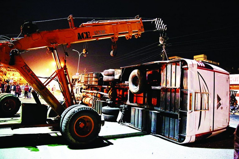 प्रतापनगर में भीषण हादसा 1 की मौत 20 घायल – मच गयी चीख पुकार