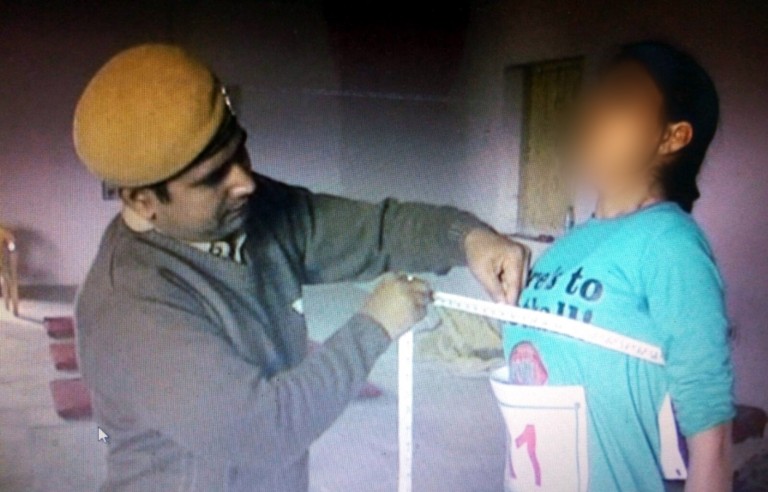 वनपाल की परीक्षा के दौरान महिलाओं शरीर का मापतौल पुरुष कर्मचारियों द्वारा किया