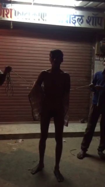 मवेशियों के साथ करता था गन्दा काम – गाँव वालों ने पकड़ कर किया पुलिस के हवाले