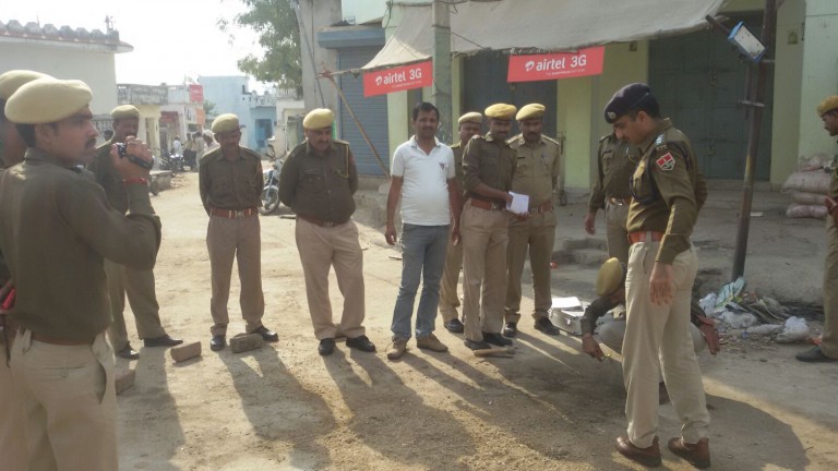 प्रेम विवाह करने की सज़ा – महिला को परिवार वालों ने चौराहे पर जिंदा जलाया