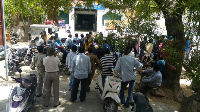 वार्ड में सफाई नहीं करनी पड़े इसलिए सफाई ठेकेदार ने पार्षद के खिलाफ षड्यंत्र रचा  और गिरफ्तारी की मांग ले कर थाने जा पहुंचे।