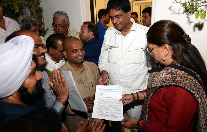 मुख्यमंत्री से मिलने के बाद मार्बल  व्यवसायियों ने की हड़ताल समाप्त