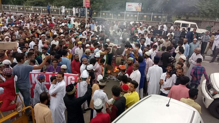 रोहिंग्या मुसलमानों पर हो रहे जुल्मों सितम के खिलाफ उदयपुर के मुस्लिमों ने निकाली आक्रोश रैली