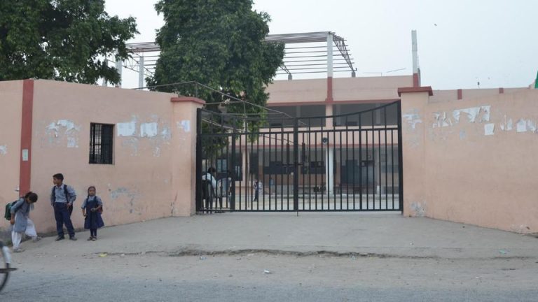 हामिद अंसारी की पत्नी के मदरसे के वाटर कूलर में मिलाया ज़हर – 4000 हज़ार बच्चे पढ़ते है .