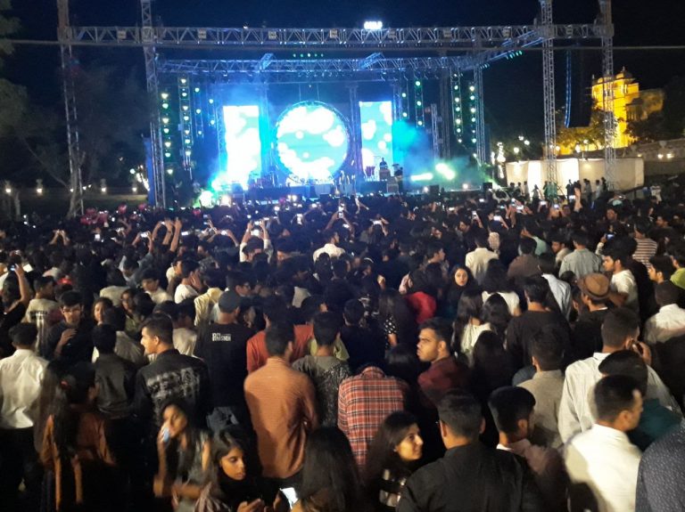 यादगार बन गया लेन्टर्न फेस्टिवल 2017 – गवाह बने संगीत पर झूमते हज़ारों युवा