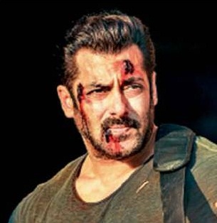 टाइगर जिंदा है,. में MG 42 मशीनगन चलाते हुए दिखेगें