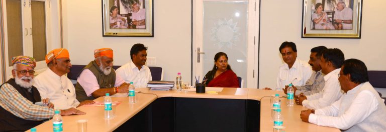 पद्मावती पर मुख्यमंत्री वसुंधरा राजे ने कहा आवश्यक बदलाव किये बिना फिल्म रिलीज़ ना हो